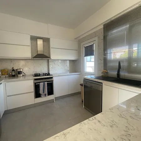 Modern In Peaceful Area With Sea And Mountain View's *